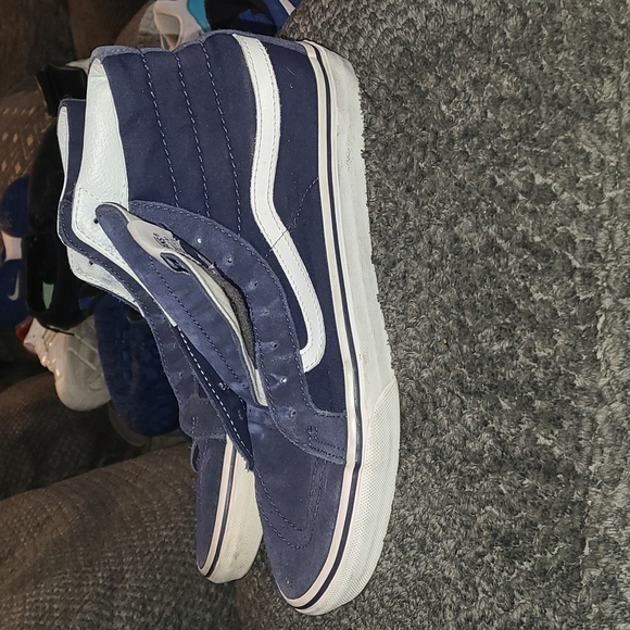 Vans - Picture 2 of 7